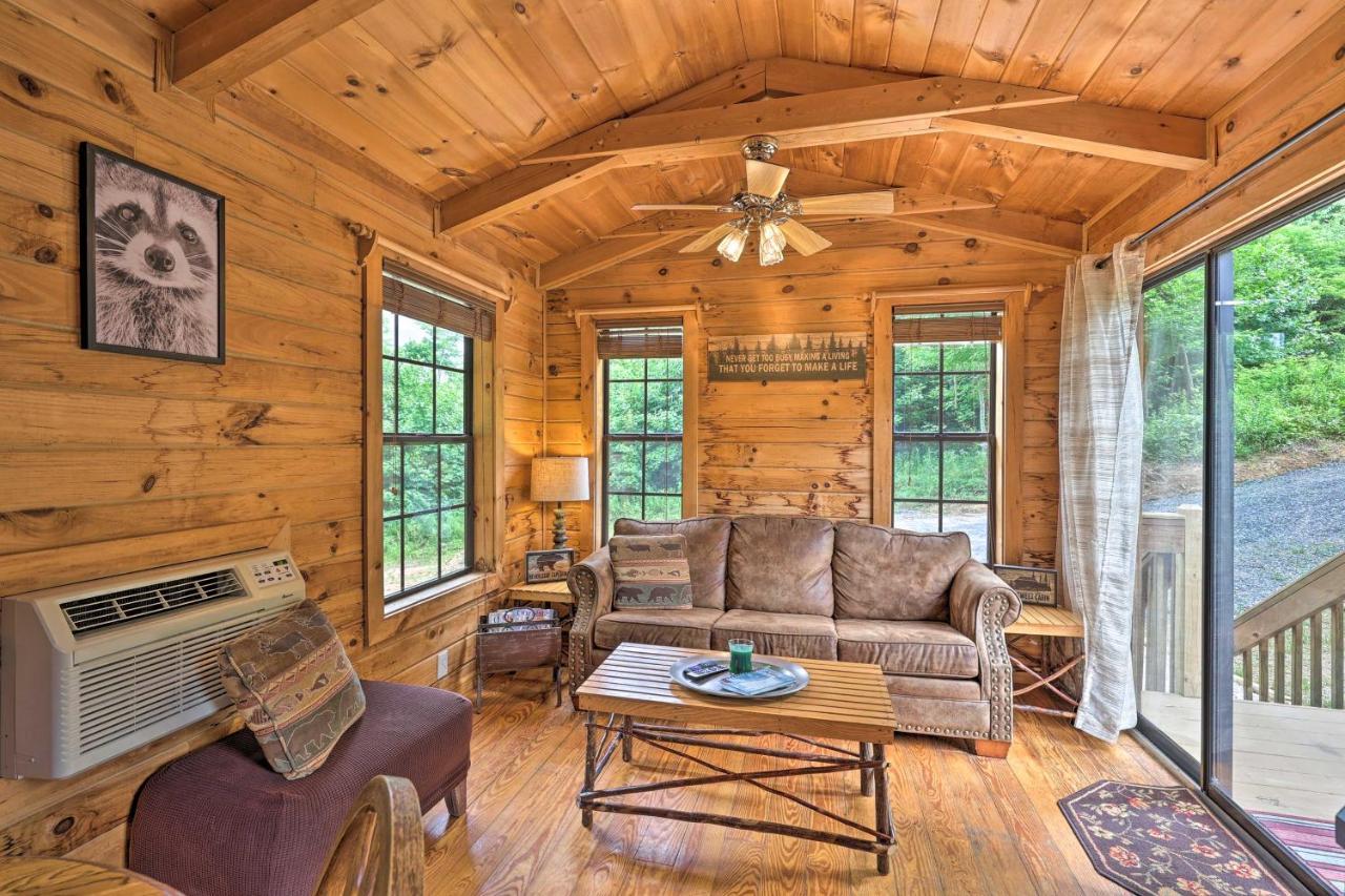 Quaint Log Cabin With Views Near West Jefferson Warrensville Exterior foto