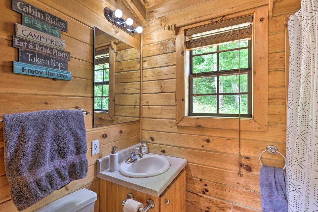 Quaint Log Cabin With Views Near West Jefferson Warrensville Exterior foto
