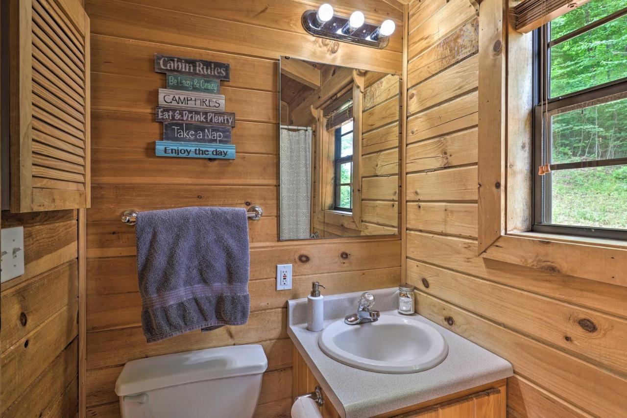Quaint Log Cabin With Views Near West Jefferson Warrensville Exterior foto
